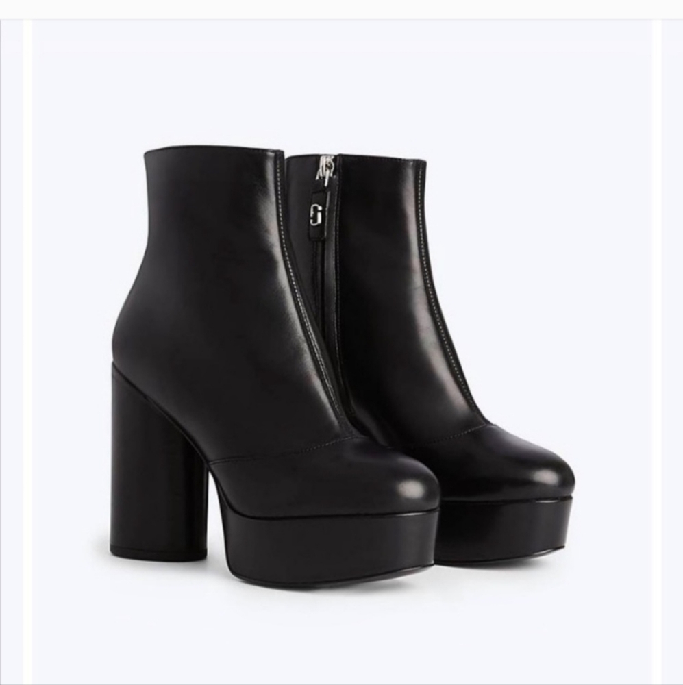 Black leather Marc Jacobs Heeled Boots 8.5